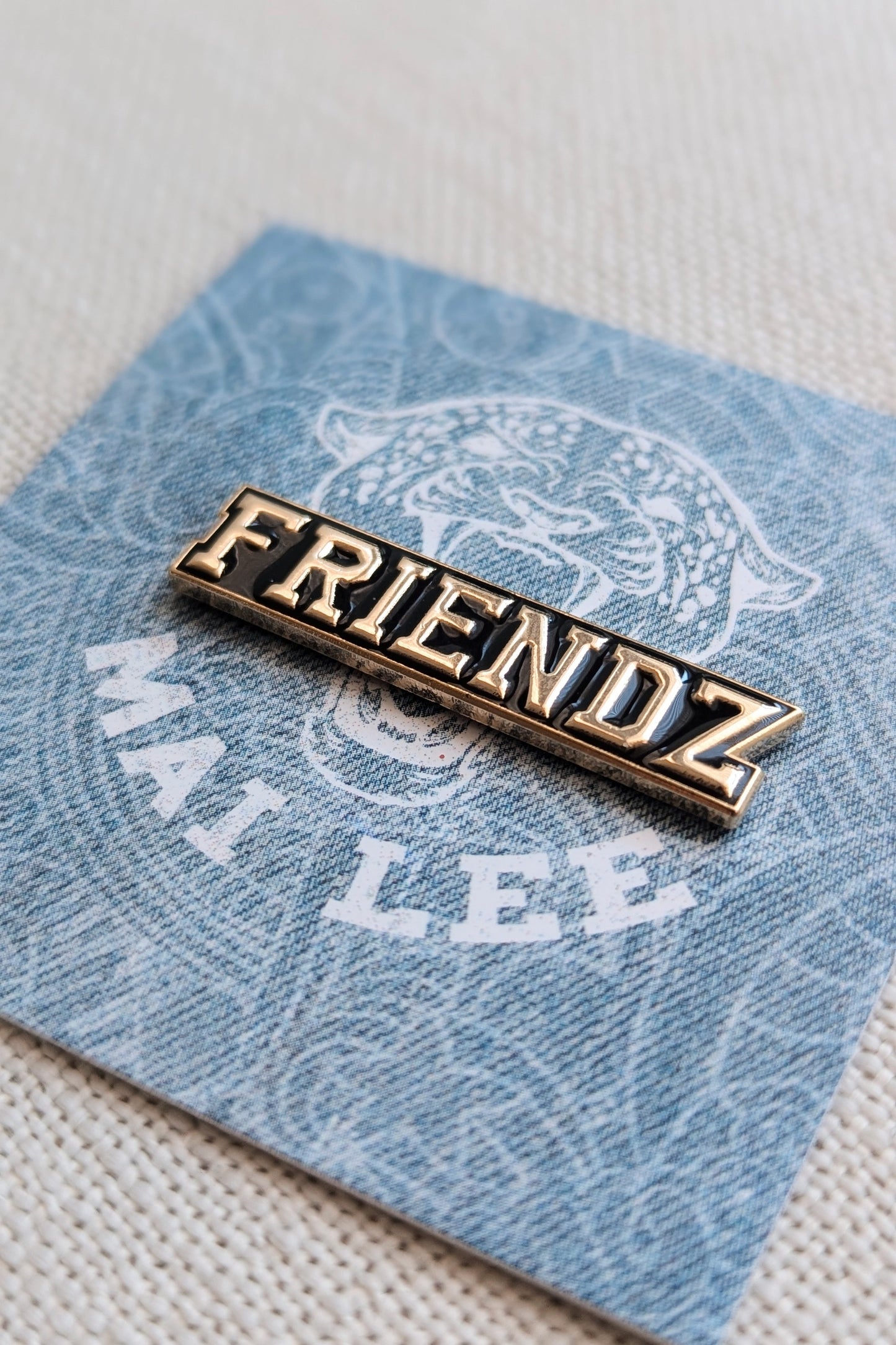 FRIENDZ Pin